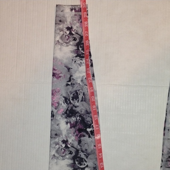 lululemon athletica 2 Piece Set. Womens size4.Moody Mirage,White,DeepNavy color - Picture 11 of 12